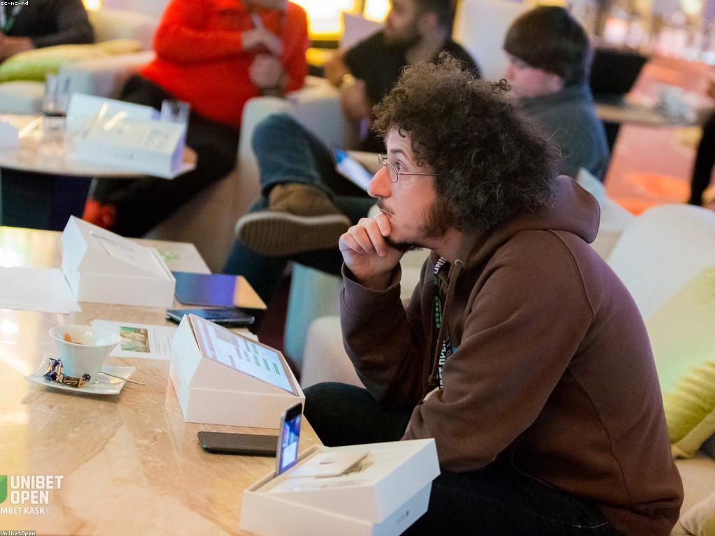 ការបង្ហាញពីភ្នាល់លើស្ឌុប និងវិធីធ្វើការផ្សព្វផ្សាយ